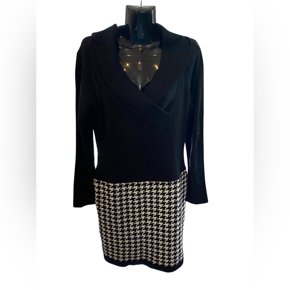 Venus Size Medium Black Houndstooth Layered V-Neck Pullover Sweater Dress